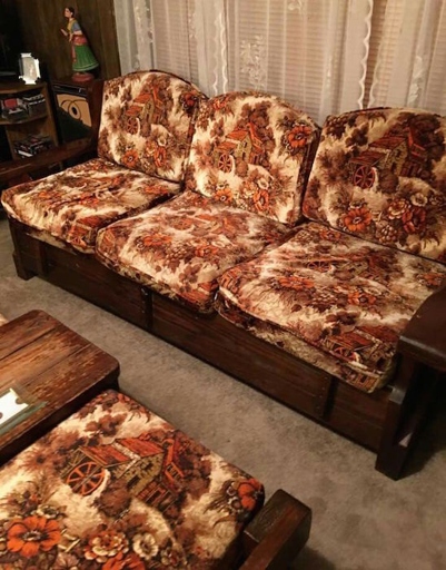 7 – The Wood Looks Worn: If the wood on your couch looks worn, it may be time to replace it.