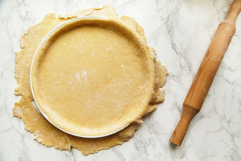 If you have leftover pie crust that you've put in a blender, you can use it to make a variety of different dishes.