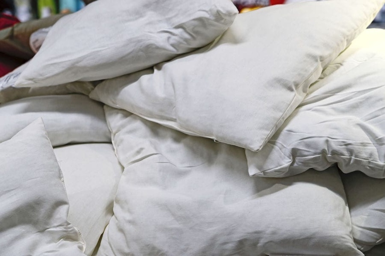 If you have old feather pillows, you can either keep them or throw them out.