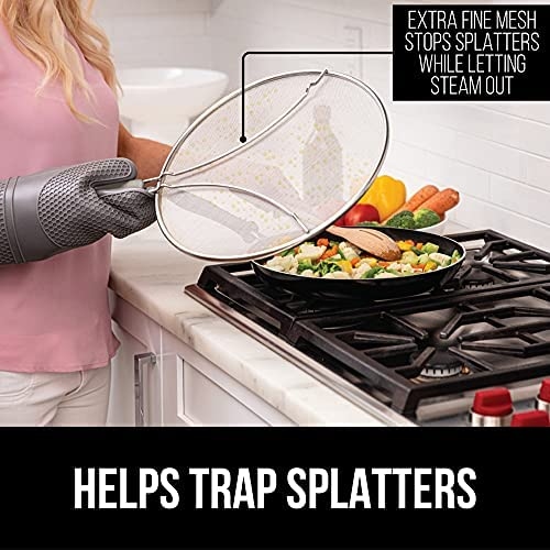 If you want to stay splatter free while cooking curry, be sure to use a lid on your pan.
