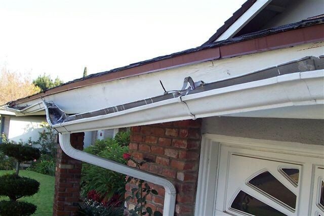 If your downspout is vibrating, it could be caused by any of the following 5 issues: loose gutters, missing hangers, improper installation, damaged sections, or debris build-up.