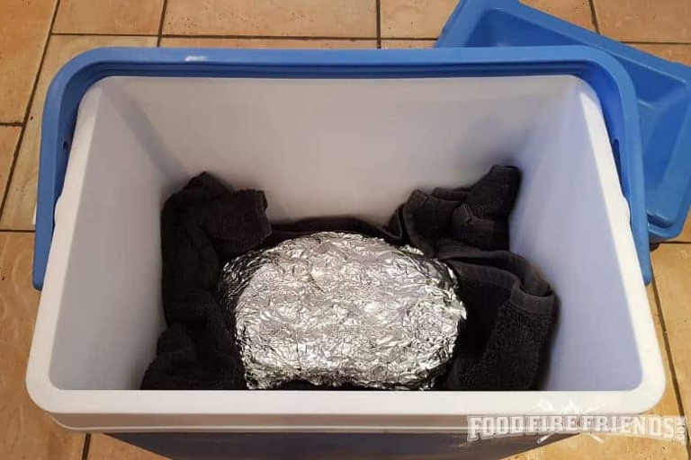 If you're looking for a quick and easy way to keep your plates warm, aluminum foil is the way to go.