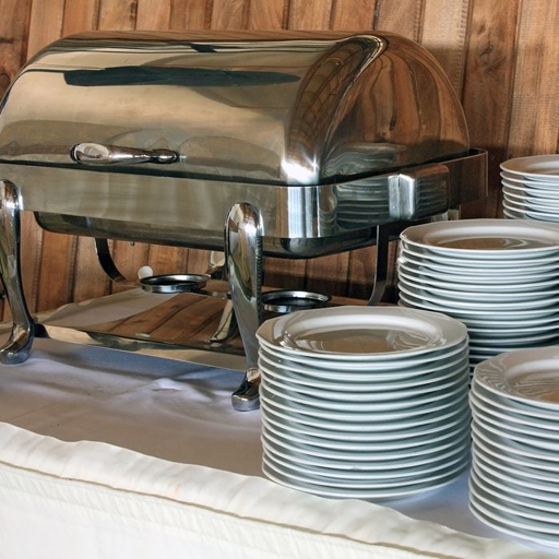If you're looking for ways to keep your plates hot, here are 10 great ideas.