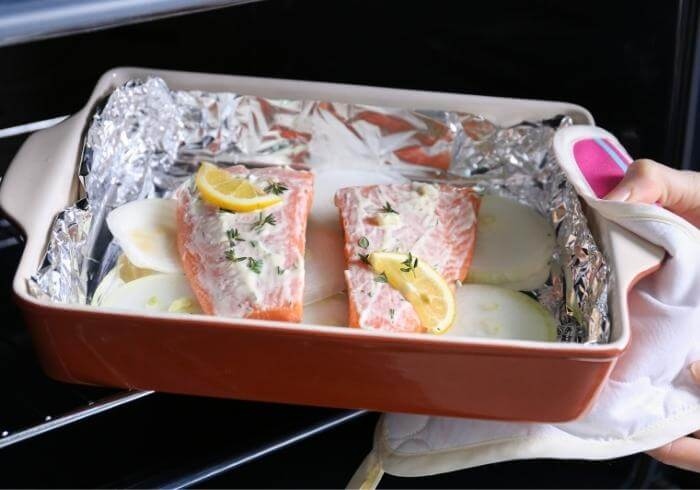 It's safe to put aluminum foil in the oven as long as you follow a few simple guidelines.