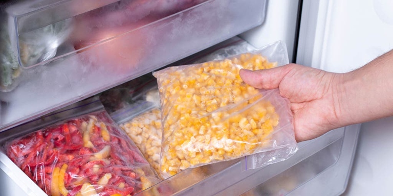 Its use is to keep food fresh in the freezer.