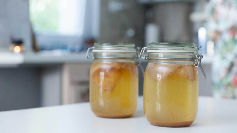 Kombucha is a fermented tea that is rich in probiotics and has many health benefits.