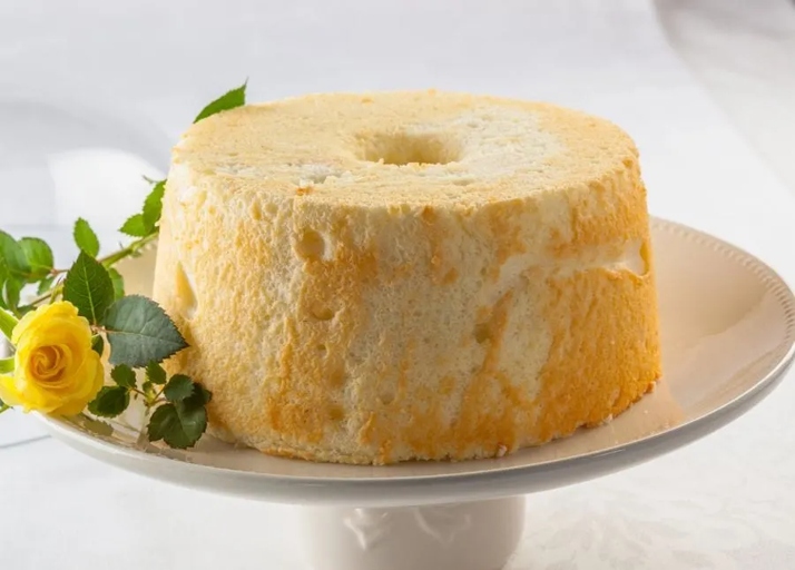 This is a great way to use up your leftover angel food cake.