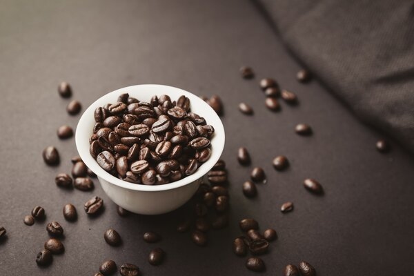 Yes, you can eat espresso beans, but there are some potential risks to consider before doing so.